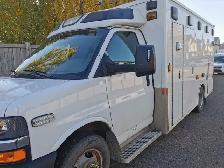 2017 Chevrolet G3500 Cutaway Box Van 6L V8 - Photo 3