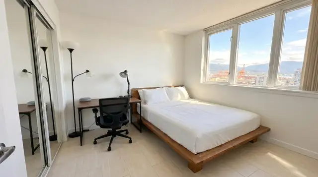 Furnished Ensuite   Free Weekly Cleaning & Wi-Fi - MOVE-IN NOW!