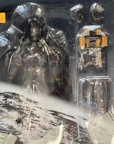 SEALED Play Arts Dead Space 3 Collectable Isaac Clark Figure - Photo 4