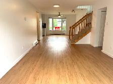 BEL  APPARTEMENT RÉNOVÉ  7 ½ PIÈCES PRÈS CARREFOUR  DE L’ESTRIE - Photo 4