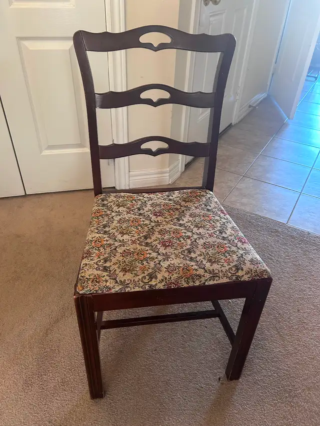 Looking for Two 1940s Mahogany 3-Rung Ladderback Chairs