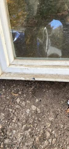 windows and door and bath tub - Photo 2