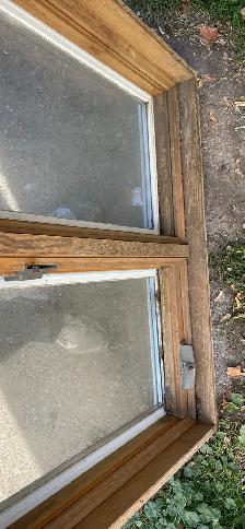 windows and door and bath tub - Photo 3