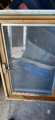 windows and door and bath tub - Photo 6
