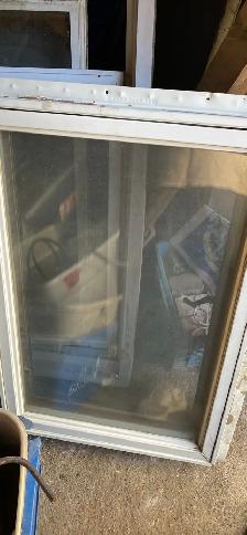 windows and door and bath tub - Photo 8