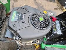 John Deere D140 lawn tractor STRIPPED FOR PARTS! - Photo 3