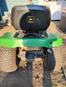John Deere LX176 lawn tractor STRIPPED FOR PARTS! - Photo 2