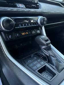 2021 Toyota RAV4 AWD / LOW KM - Photo 14