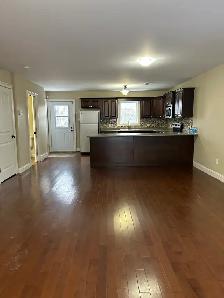 235 Saint John St, West - 4 Bedroom Apartment - Photo 2