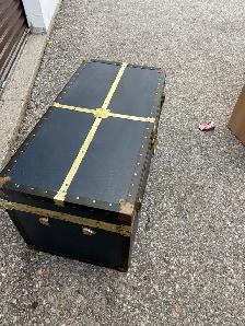 Free delivery used Vintage Style Decorative Storage Trunk