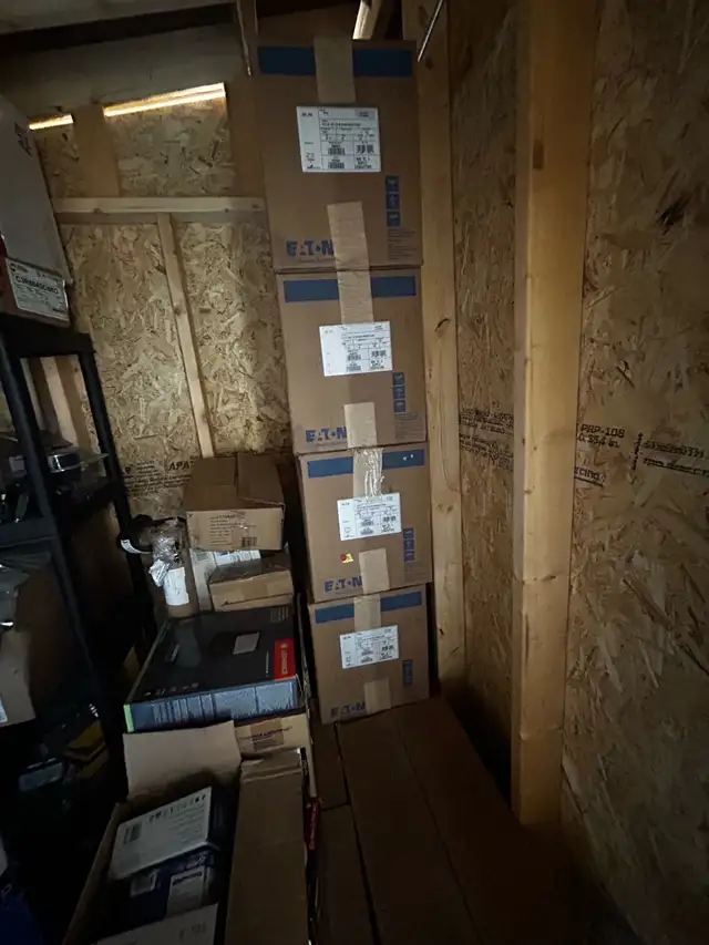 WPL6B Eaton Wall Packs 48W and 27W
