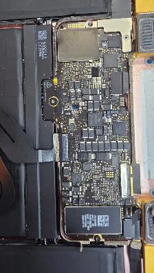 Laptop & MacBook Repair in Courtice | Battery, Screen, Ports - Photo 4