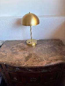 King size bedroom set lightly used /like new for sale . - Photo 2
