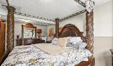 King size bedroom set lightly used /like new for sale . - Photo 5