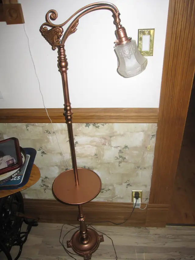 UNIQUE  ANTIQUE CAST IRON VINTAGE BRIDGE LAMP FLOOR LAMP W/TABLE