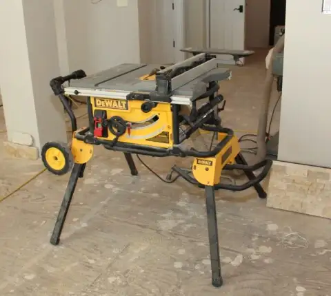 Like new dewalt 10' table saw