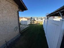 Spacious 2 Bed, 1 Bath Duplex - Short Walk to the Beach! - Photo 2