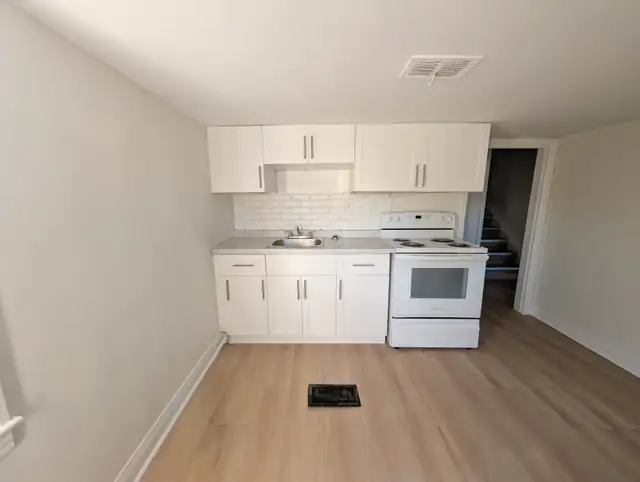 6530 Ash St, Niagara Falls (6) - 2 Bedroom Upper Unit