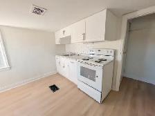 6530 Ash St, Niagara Falls (6) - 2 Bedroom Upper Unit - Photo 3