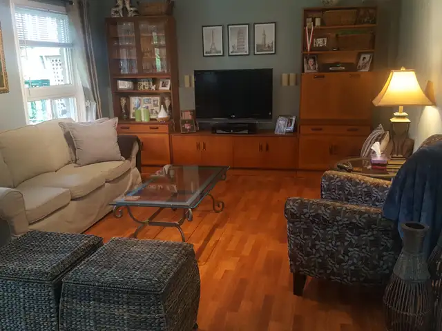2 bed 2 parking above ground walkout in  house