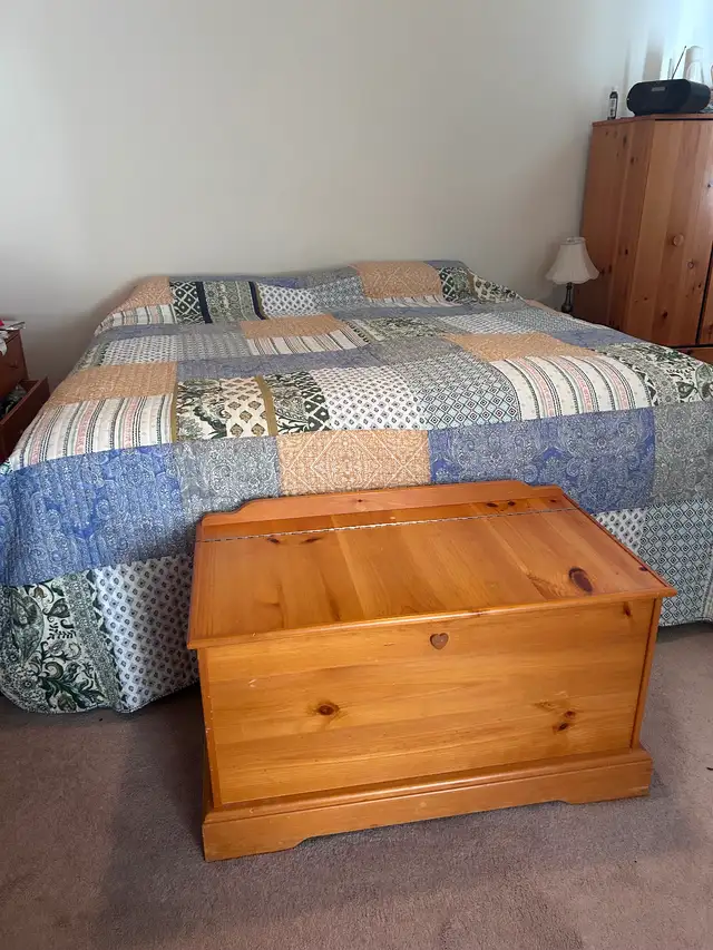 Looking for pine king bedroom set