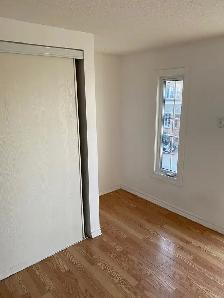 LARGE ROOM FOR RENT IN OTTAWA - Photo 5