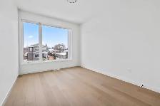 Brand New 4 Bedroom Main floor Unit! - Photo 9