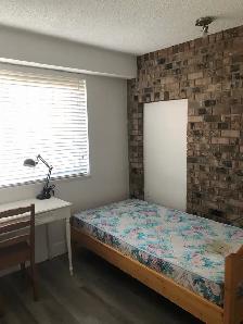 $720 Vancouver Central Location Private Single Furnished Room - Photo 8
