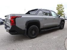 2025 Chevrolet Silverado EV IMMACULATE- - EXCELLENT HISTORY - - - Photo 3