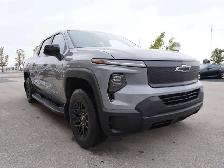 2025 Chevrolet Silverado EV IMMACULATE- - EXCELLENT HISTORY - - - Photo 8