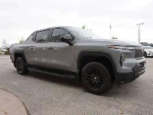 2025 Chevrolet Silverado EV IMMACULATE- - EXCELLENT HISTORY - - - Photo 9