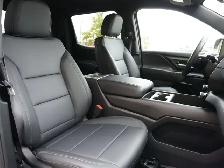 2025 Chevrolet Silverado EV IMMACULATE- - EXCELLENT HISTORY - - - Photo 33