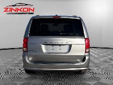 2017 Dodge Grand Caravan | CLEAN CARFAX | ONE-OWNER | BIG SCREEN - Photo 4