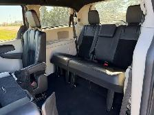 2017 Dodge Grand Caravan | CLEAN CARFAX | ONE-OWNER | BIG SCREEN - Photo 18