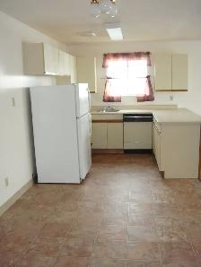 LARGE 2 BEDROOM - 1919 7TH STREET E. (HOLLISTON) - Photo 2