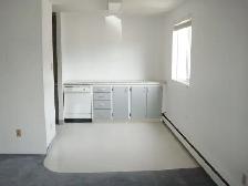 LARGE 2 BEDROOM - 1605 7TH STREET E. (HOLLISTON) - Photo 2