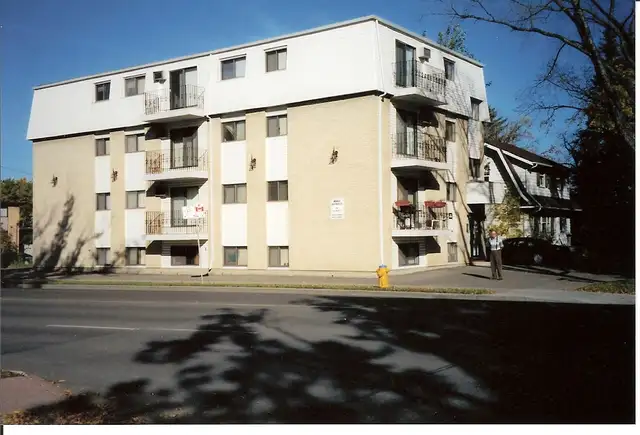 LARGE FURNISHED 2 BEDROOM - 1001 13TH STREET E. (UNIVERSITY)