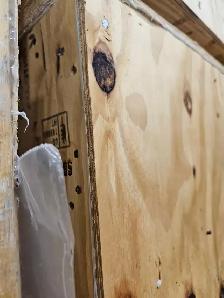 Large plywood crates, great for hunting blind or fish hut - Photo 2