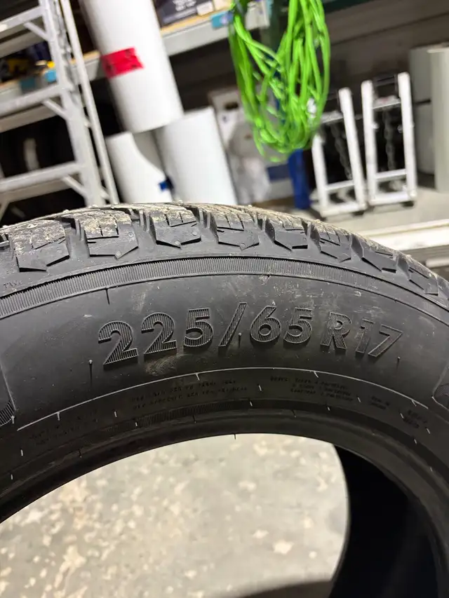 Pneus d’hiver cloutés Nokian Norman 9 - 225/65R17 106T