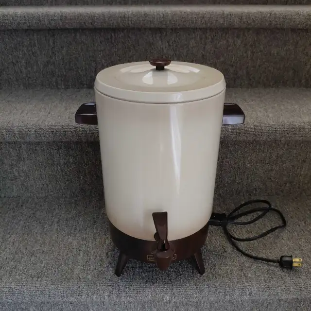 Cafetière percolateur commercial de réception vintage 32 tasses