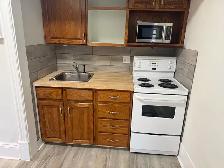 Renovated 1 Bed   Den | Downtown Peterborough | Parking | $1,650