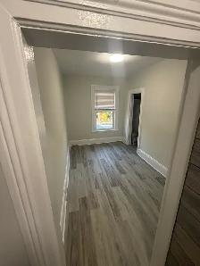 Renovated 1 Bed   Den | Downtown Peterborough | Parking | $1,650 - Photo 3