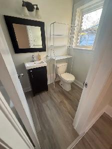 Renovated 1 Bed   Den | Downtown Peterborough | Parking | $1,650 - Photo 5