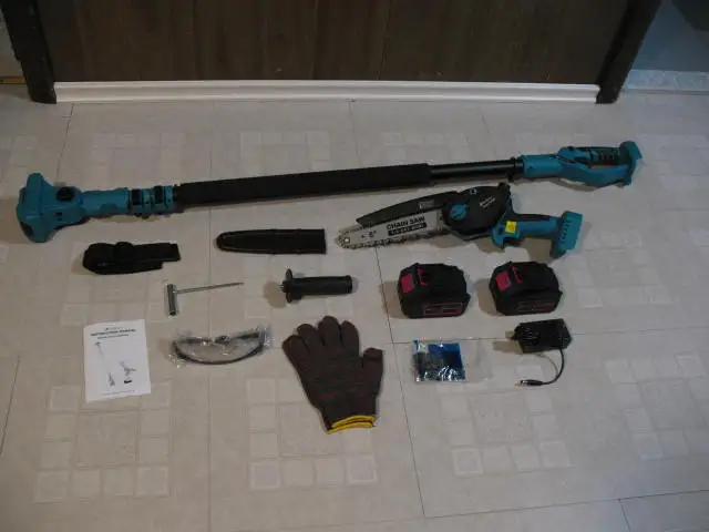 2 in 1 Pole Saw and 8 Inch Mini Chainsaw, BRAND NEW