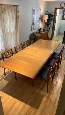 Mid century TEAK TECK Dining room set. Buffet. TRÈS GRANDE Table