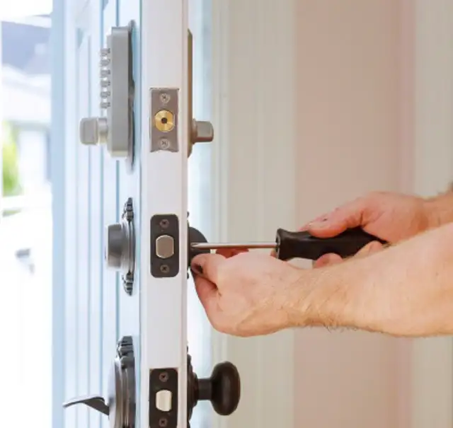installation de serrure et poignée de porte (438)738-7323