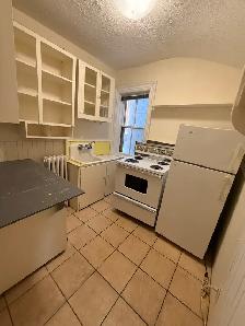 FREE RENT - Victorian Style 1BR Unit - Heat, Hot, & Cold Water - Photo 5