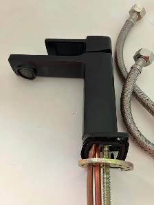 Pfister Dumont bathroom faucet - Photo 2