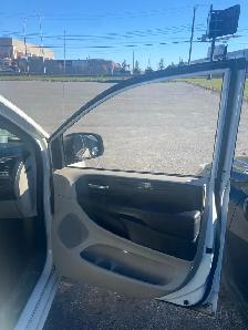 DODGE GRAND CARAVAN 2013 ( Stow and go ) - Photo 4