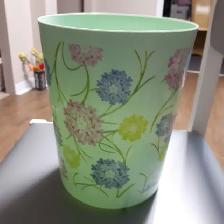 BEAU GRAND POT DÉCO PLASTIQUE SOLIDE 10'HAU VERT À FLEURS: $5.00
